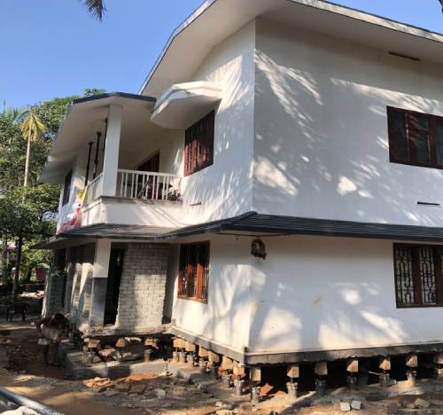 Building lifting in Kerala
